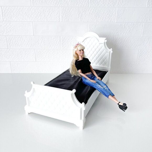 White Tufted Miniature Chesterfield Bed Queen Size 1:6 Scale Barbie Dollhouse - Picture 1 of 7